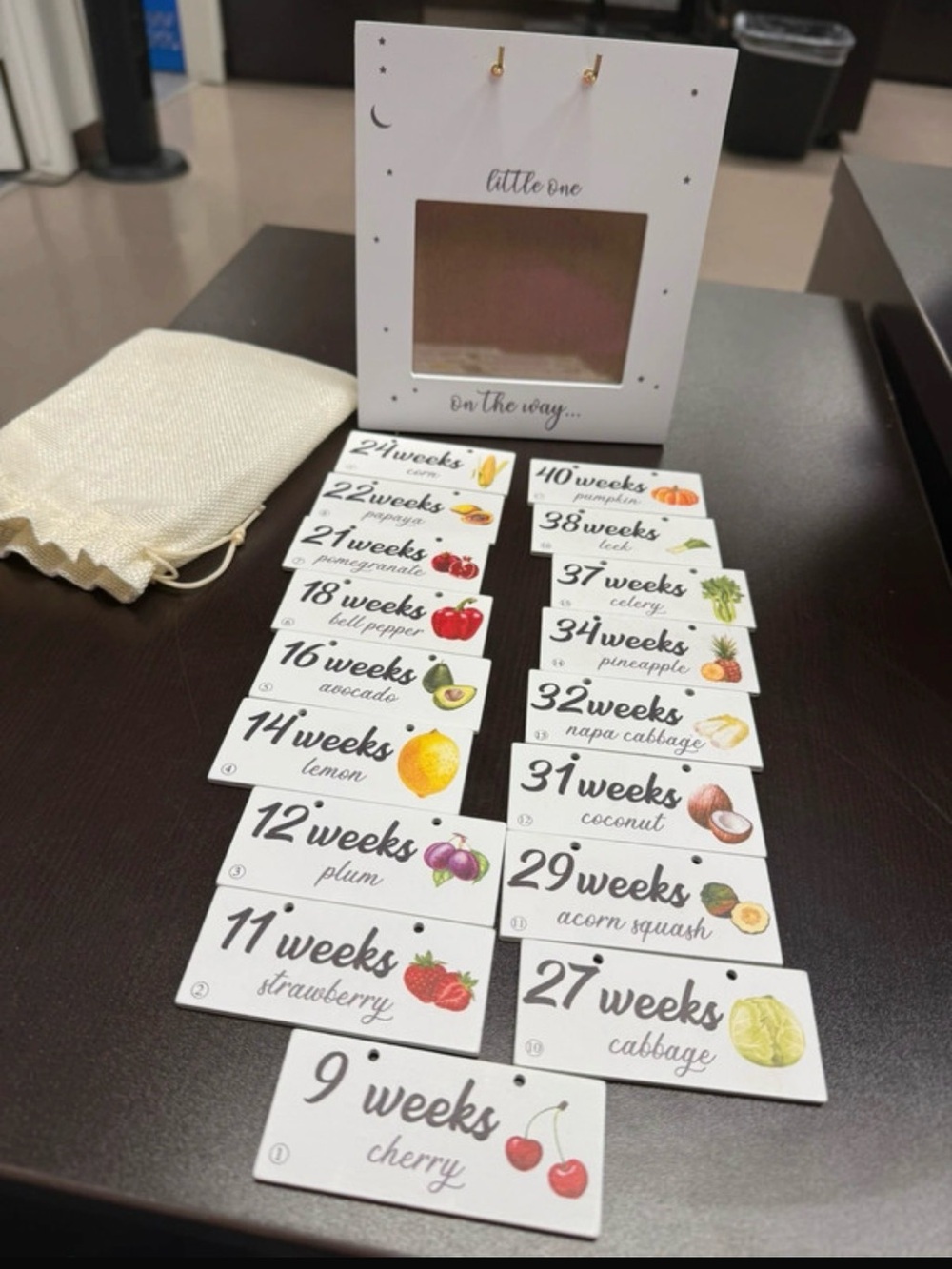 Pregnancy Milestone Cards with Ultrasound Photo Frame - Fruit & Veg Weekly Set
